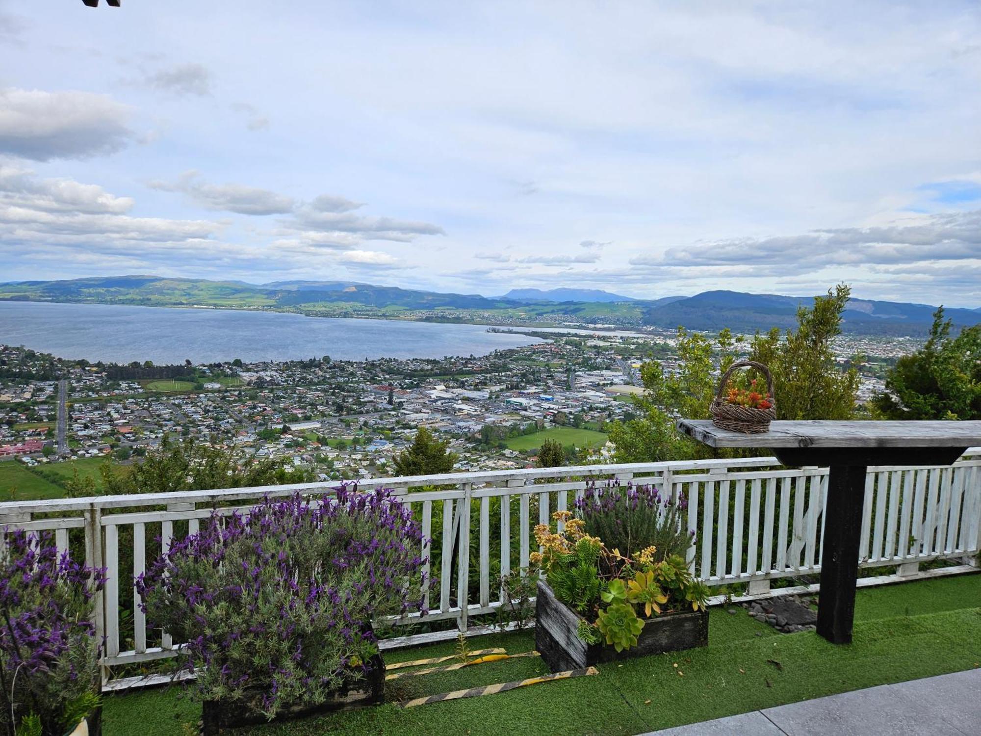 Aorangi Mountain Lodge Rotorua Bagian luar foto