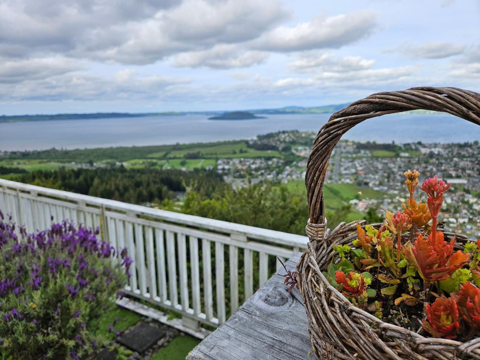 Aorangi Mountain Lodge Rotorua Bagian luar foto